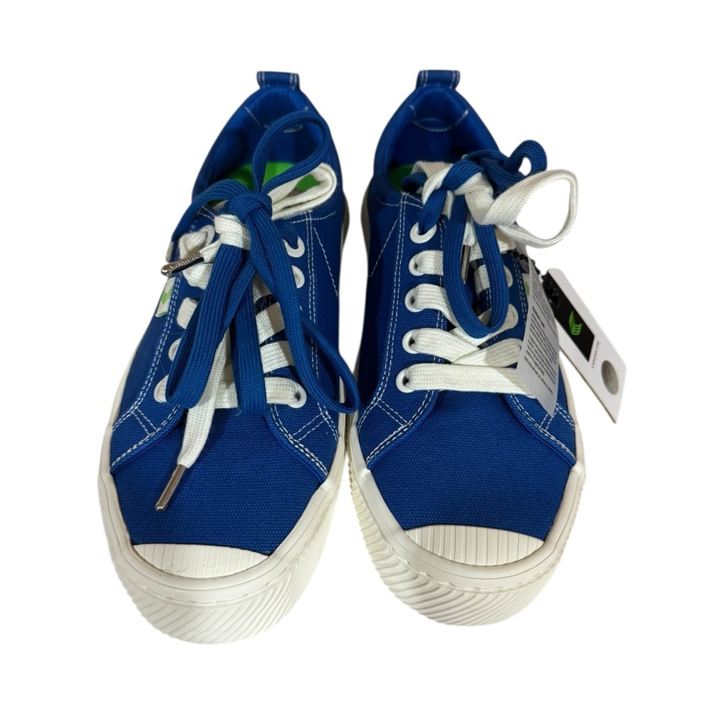 Vibrant Cariuma Pantone Classic Blue Women's OCA Sneakers Limited Edition
